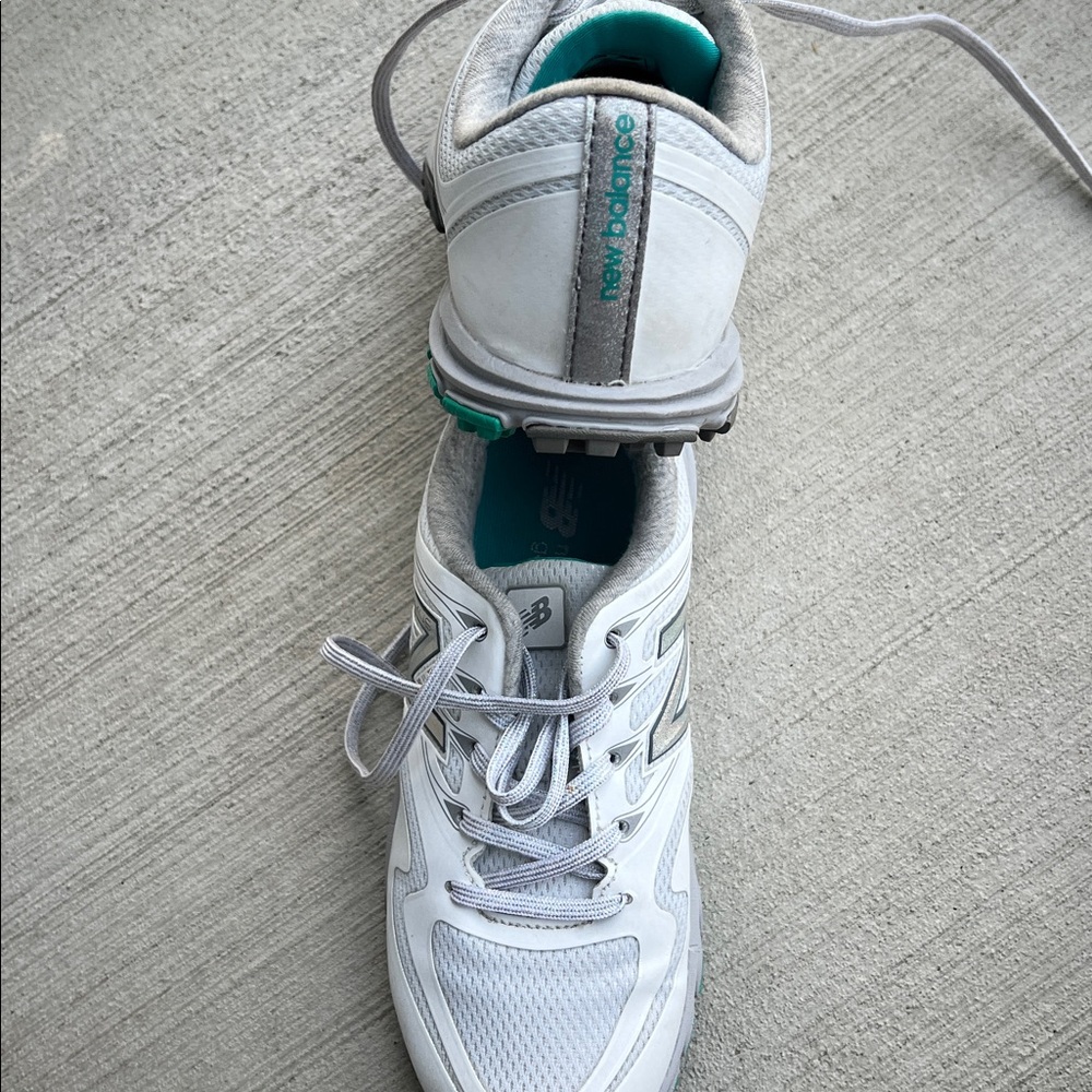 New Balance Minimus Women's White Athletic Shoes - Picture 7 of 8